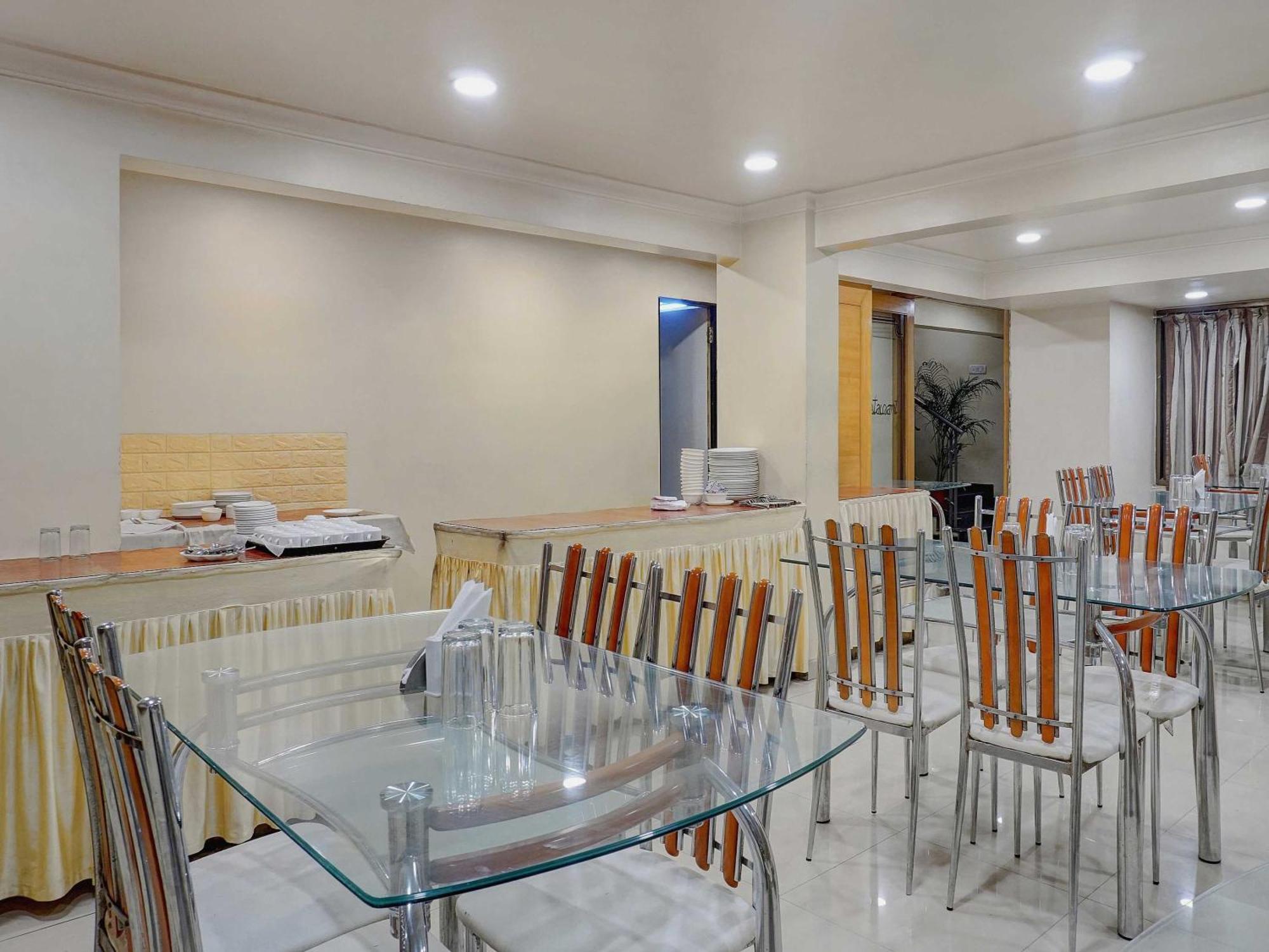 Townhouse Oak Orchard Hotel Пюн Екстериор снимка